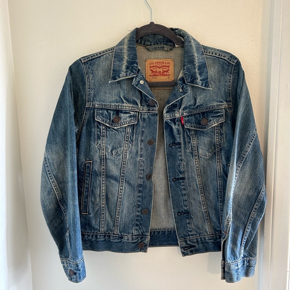 Levi’s Denim Jacket with Custom Flower Patchwork, Women’s Medium - Picture 2 of 4